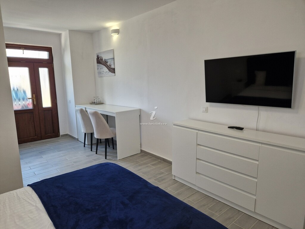 Casa White Residence
