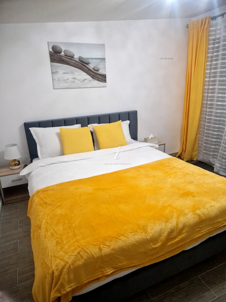 Casa White Residence