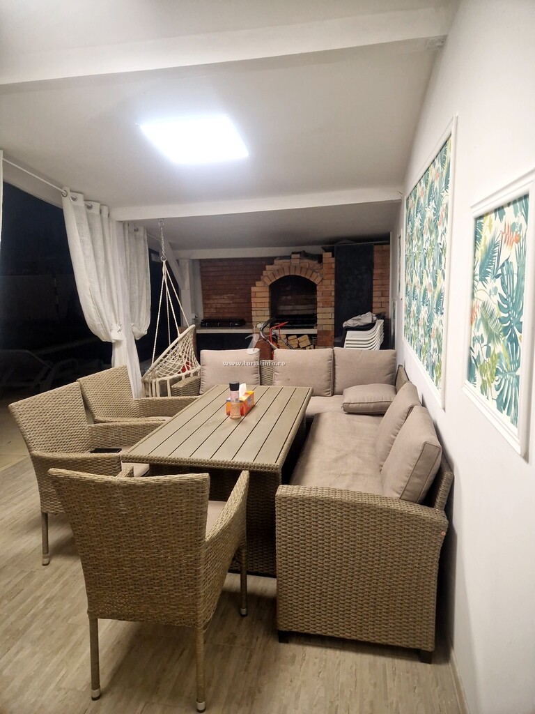 Casa White Residence