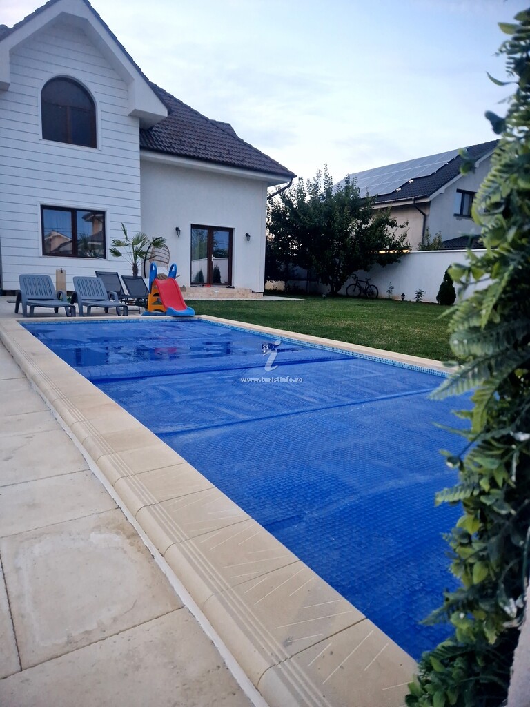 Casa White Residence