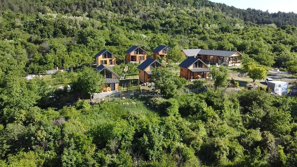Căsuțe tip camping La Rasay Chalet