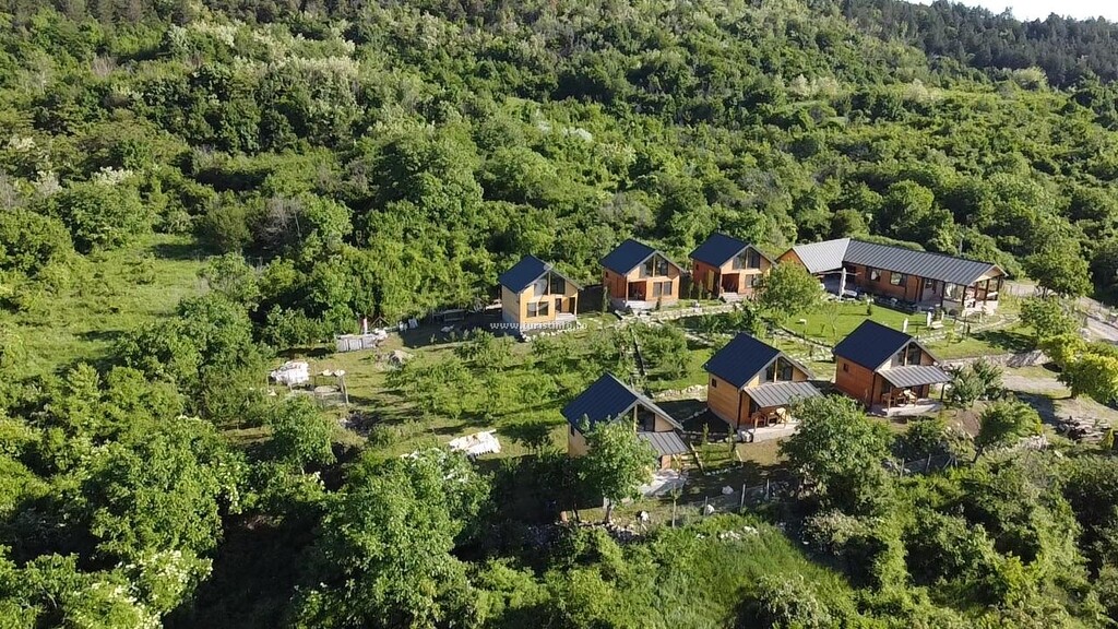 Căsuțe tip camping La Rasay Chalet