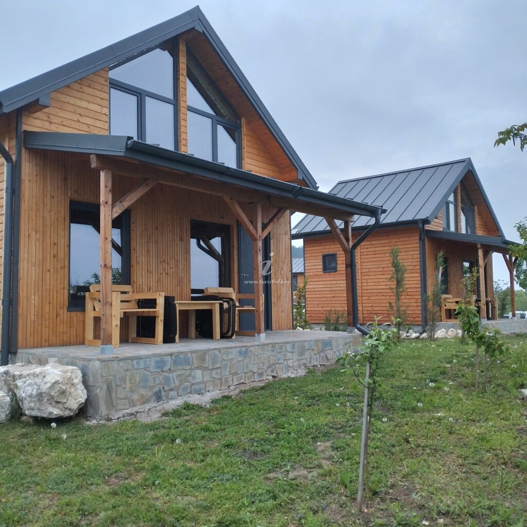 Căsuțe tip camping La Rasay Chalet