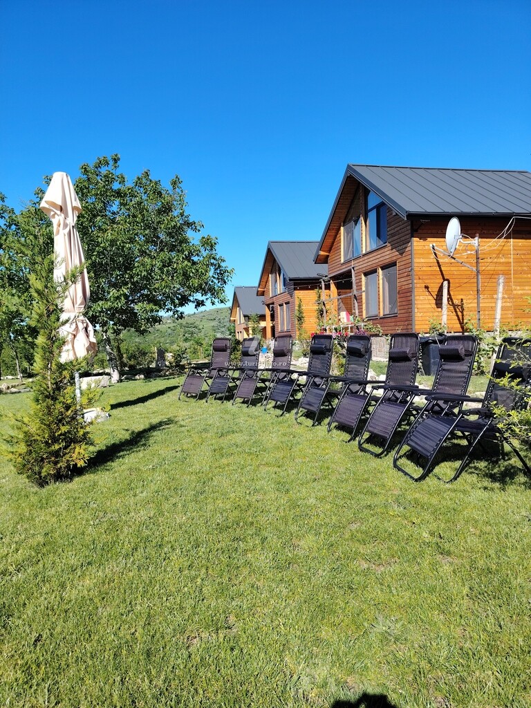 Căsuțe tip camping La Rasay Chalet