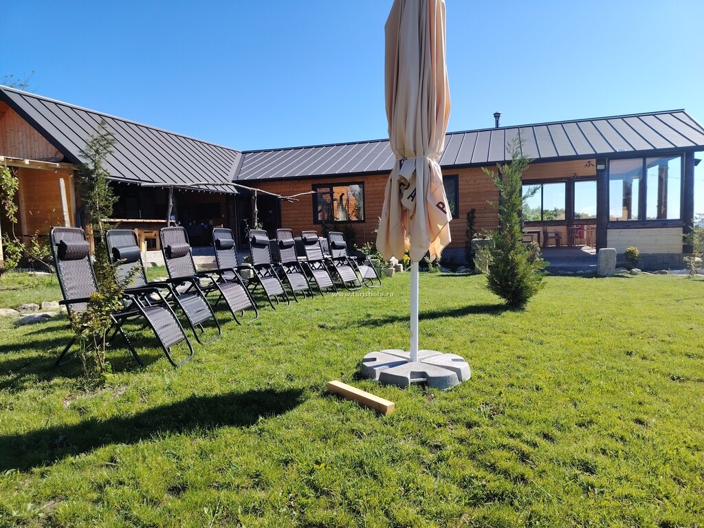 Căsuțe tip camping La Rasay Chalet