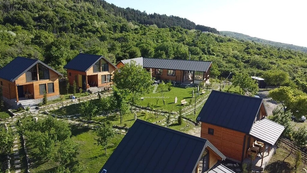 Căsuțe tip camping La Rasay Chalet