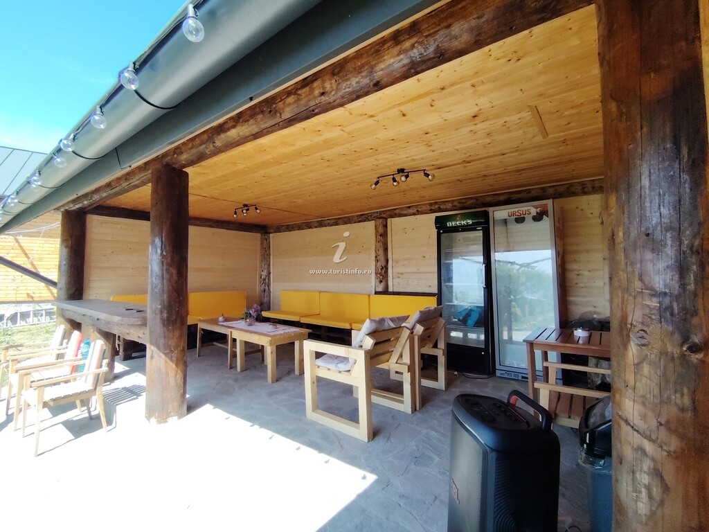 Căsuțe tip camping La Rasay Chalet