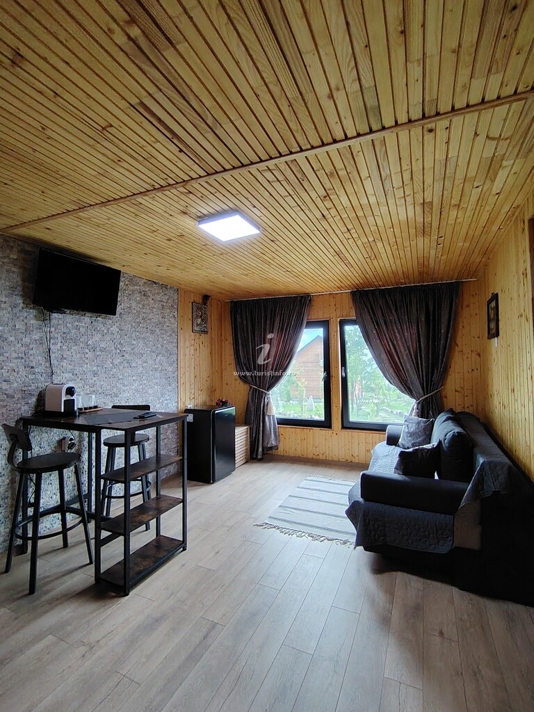 Căsuțe tip camping La Rasay Chalet