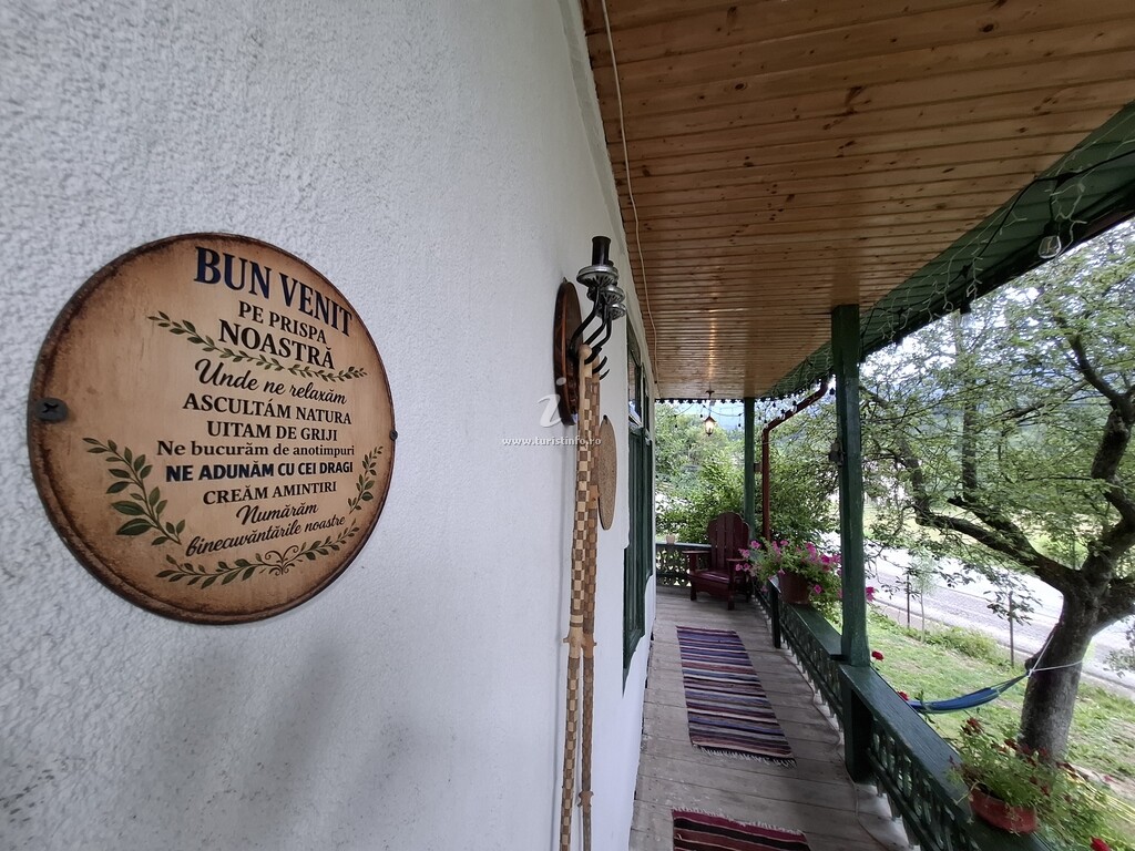 Căsuța cu Prispă