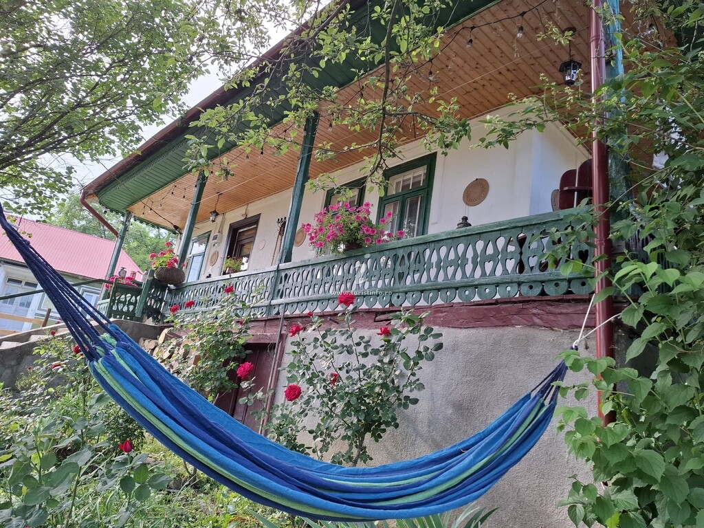 Căsuța cu Prispă