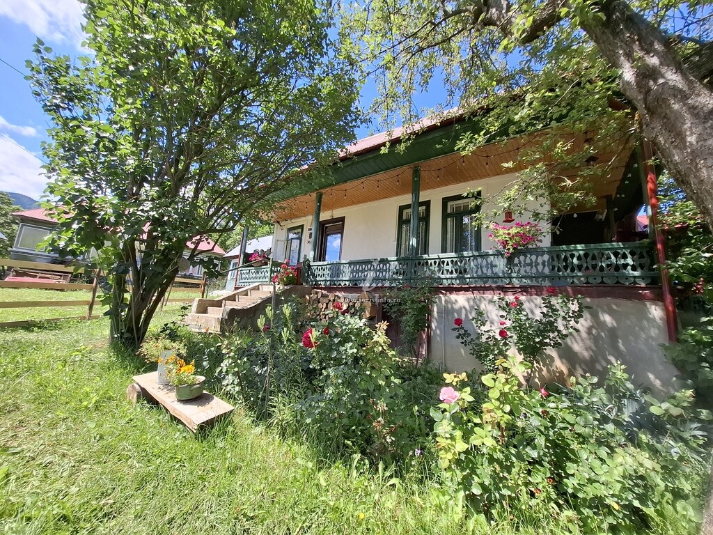 Căsuța cu Prispă