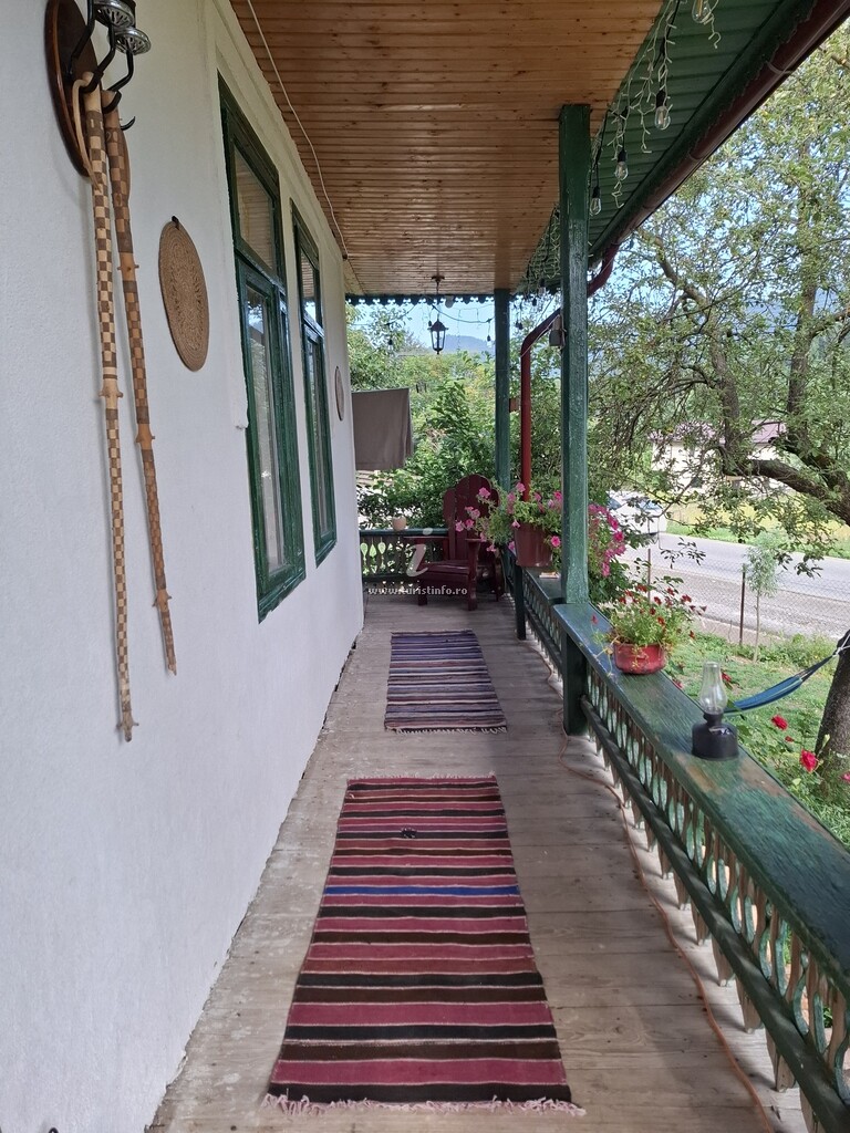 Căsuța cu Prispă