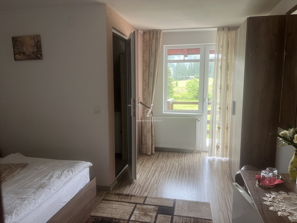 Camere de închiriat Raluca