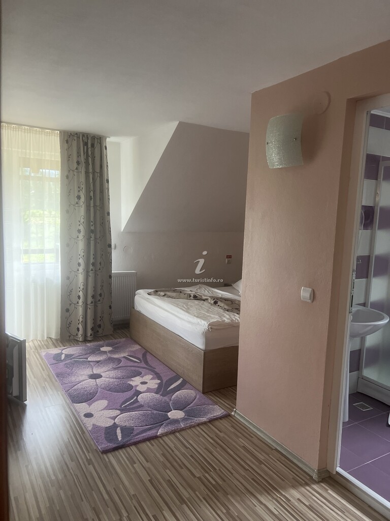 Camere de închiriat Raluca