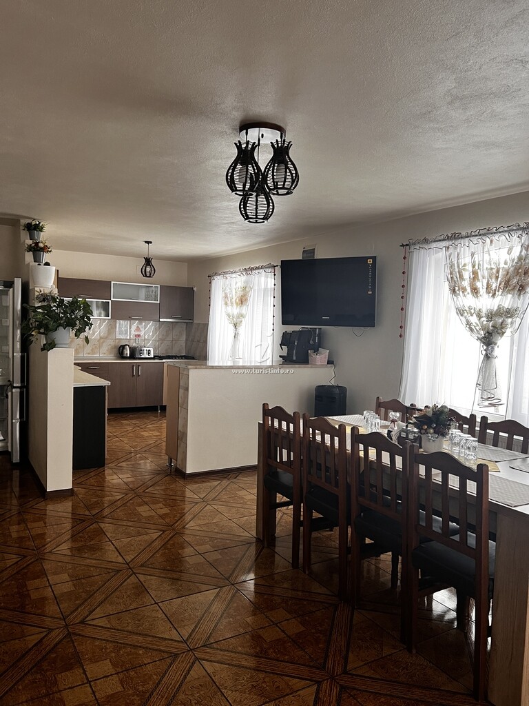 Camere de închiriat Raluca