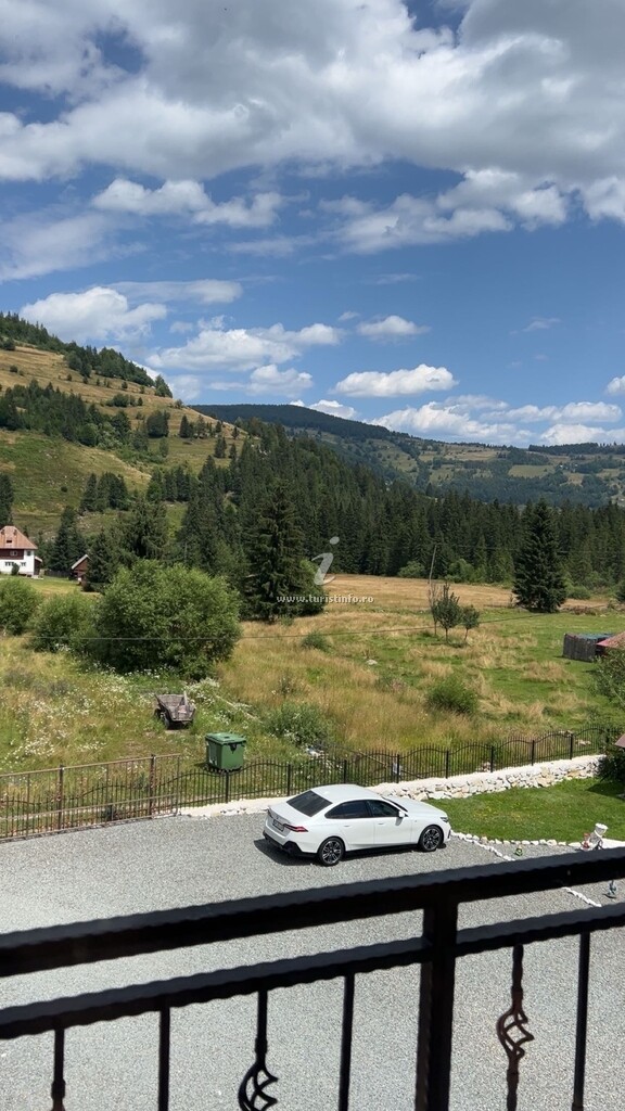 Camere de închiriat Raluca