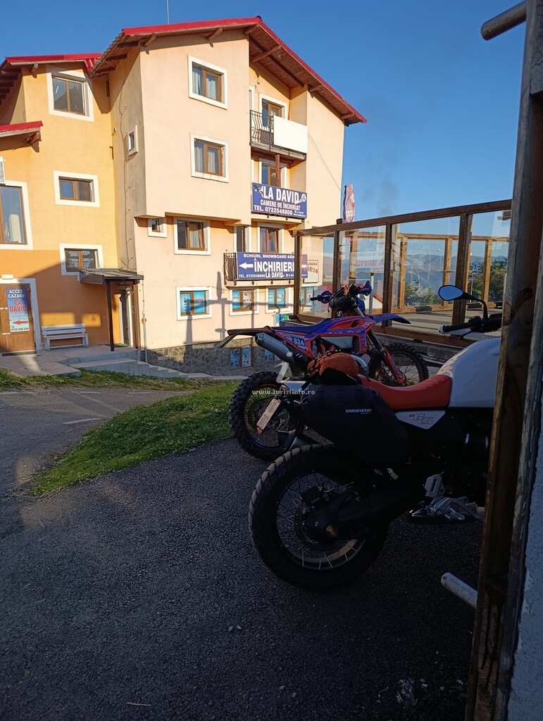 Camere de închiriat La David