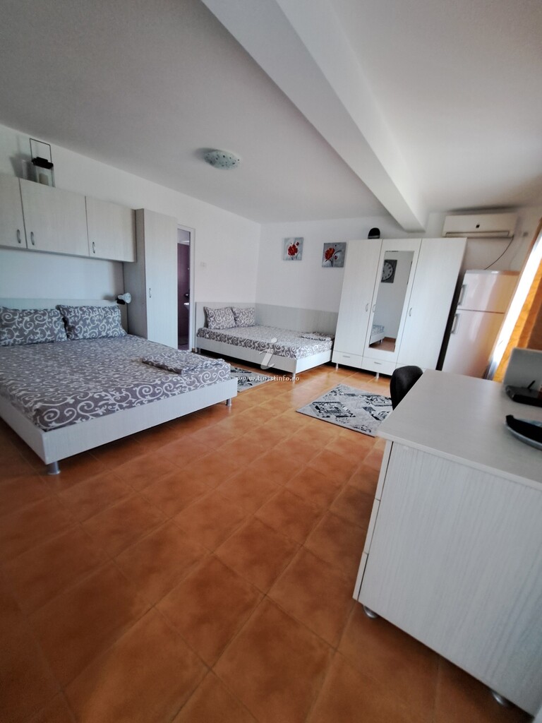Camere de închiriat Edius