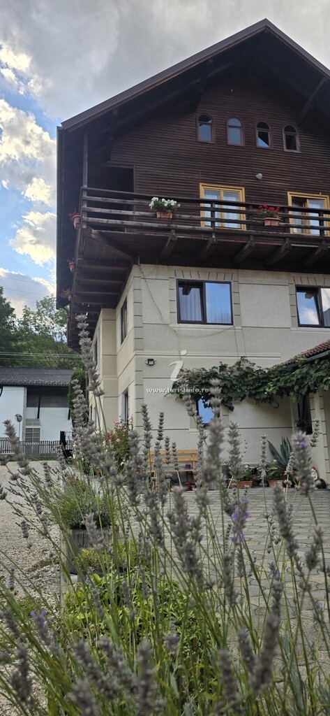 Pensiunea Cuibul Bunicilor