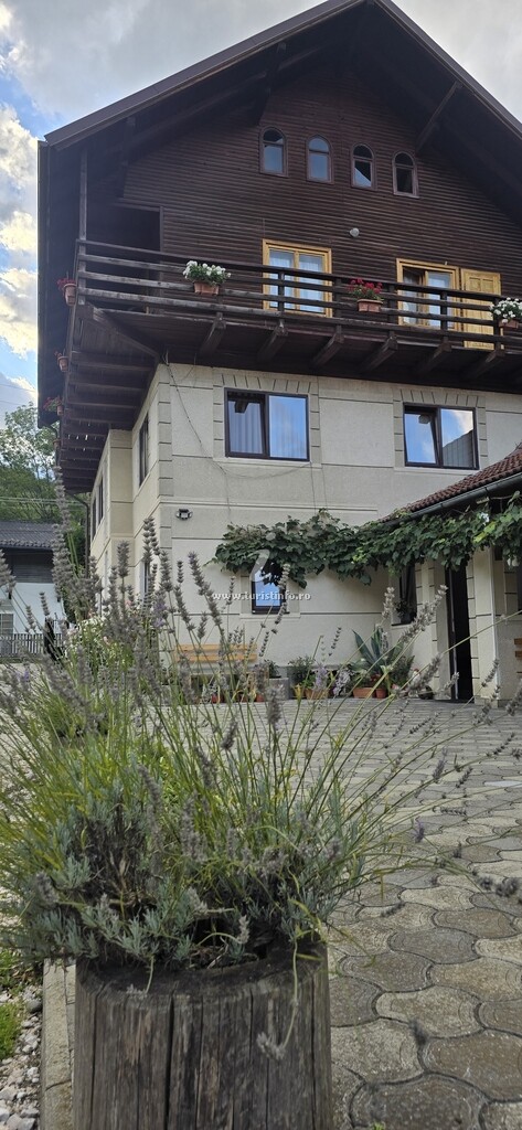 Pensiunea Cuibul Bunicilor