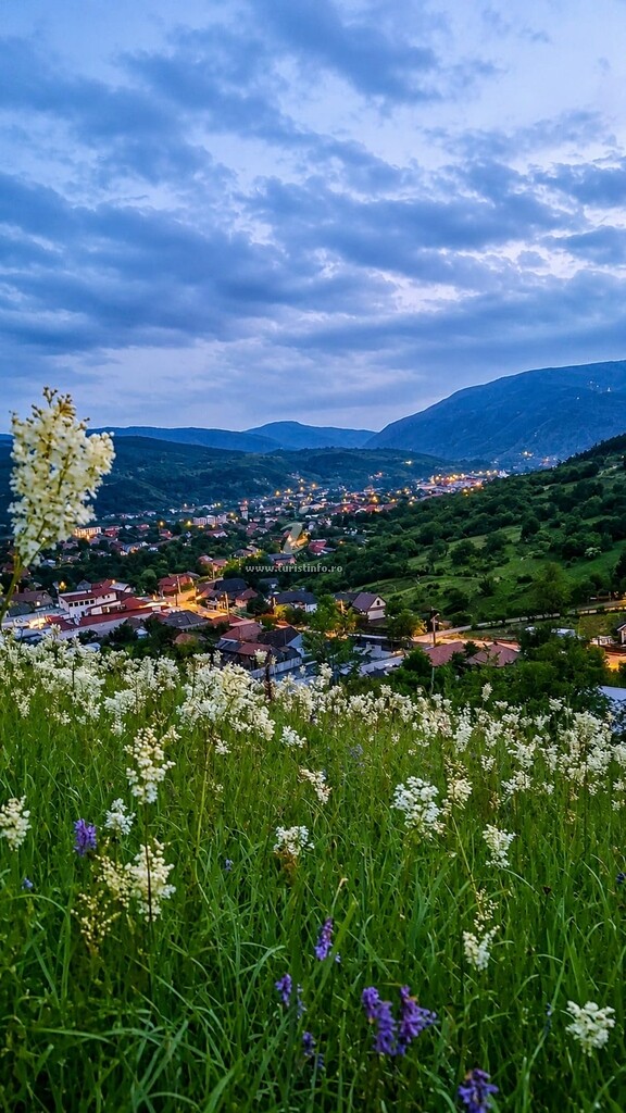 Căsuța Hobbit’s Village