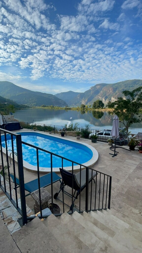 Bungalow-uri Twin Lake House
