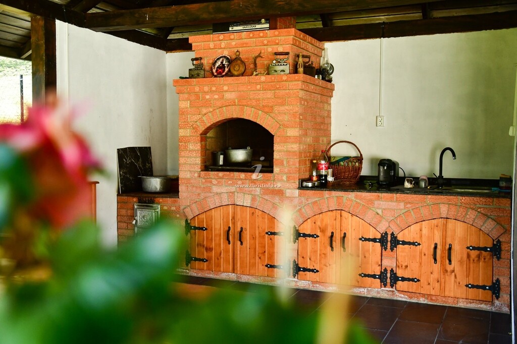 Casa Dintre Dealuri