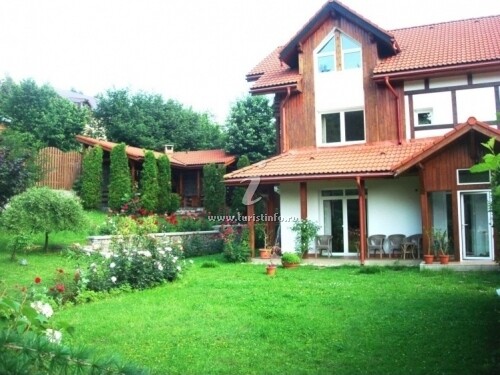 Vila Muguras de Brad