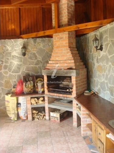 Vila Muguras de Brad
