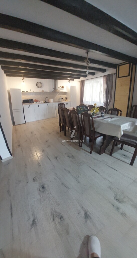 Cabana Izvorul Miclăușa