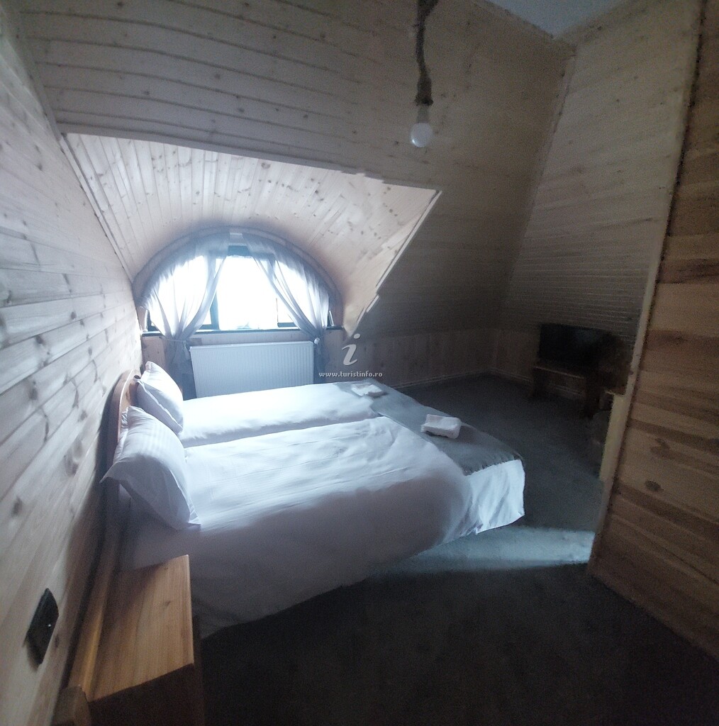 Cabana Izvorul Miclăușa