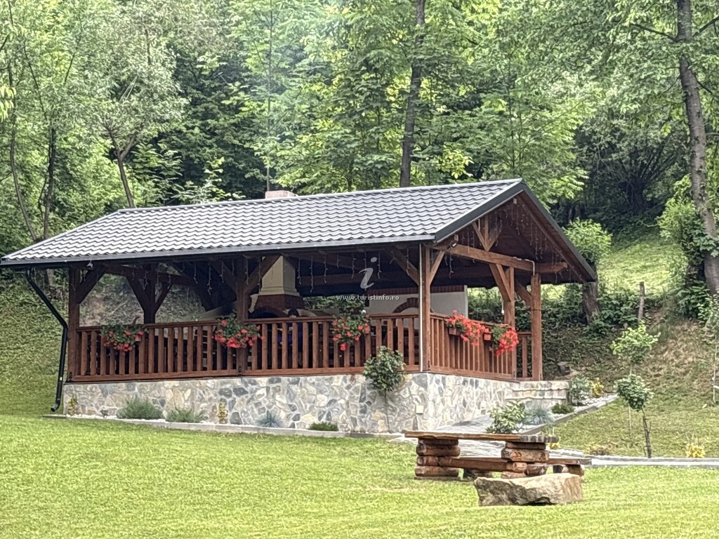 Pensiunea Liniștea Codrului