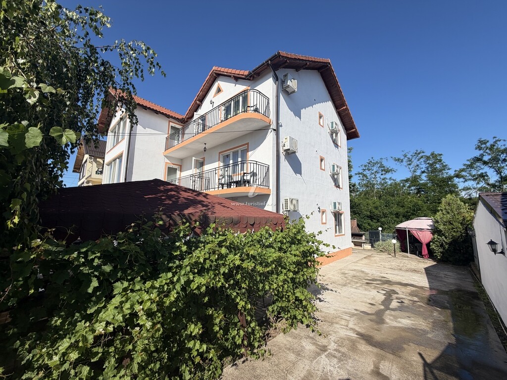 Casa Raysa si Andrei