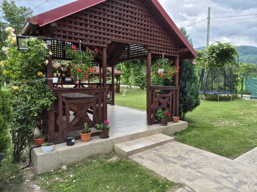 Pensiunea Casa Deea