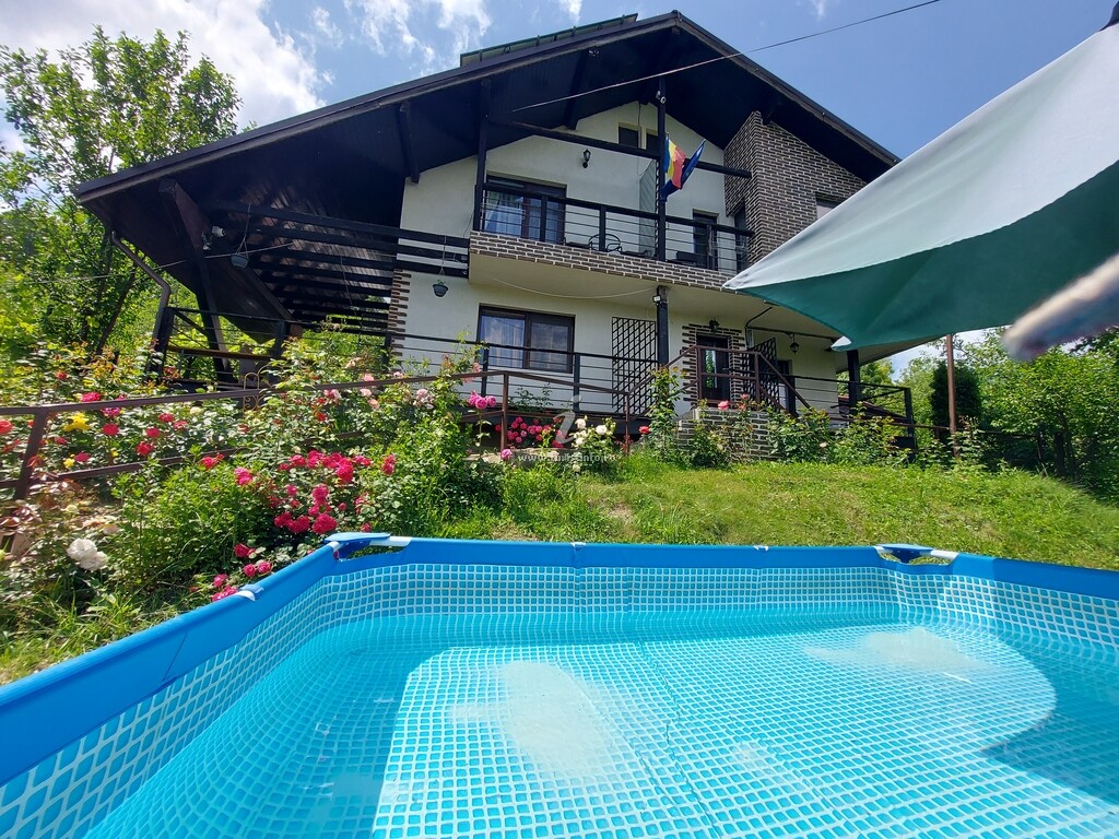 Casa de vacanță Căsuța cu Trandafiri 1