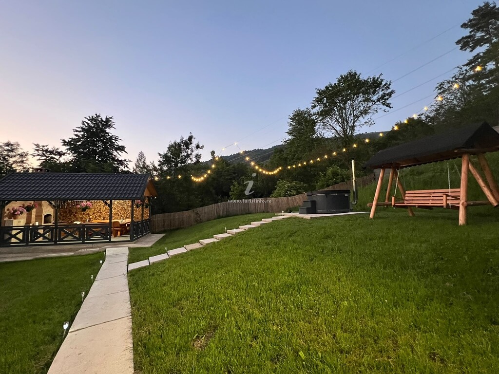 Aura Chalet