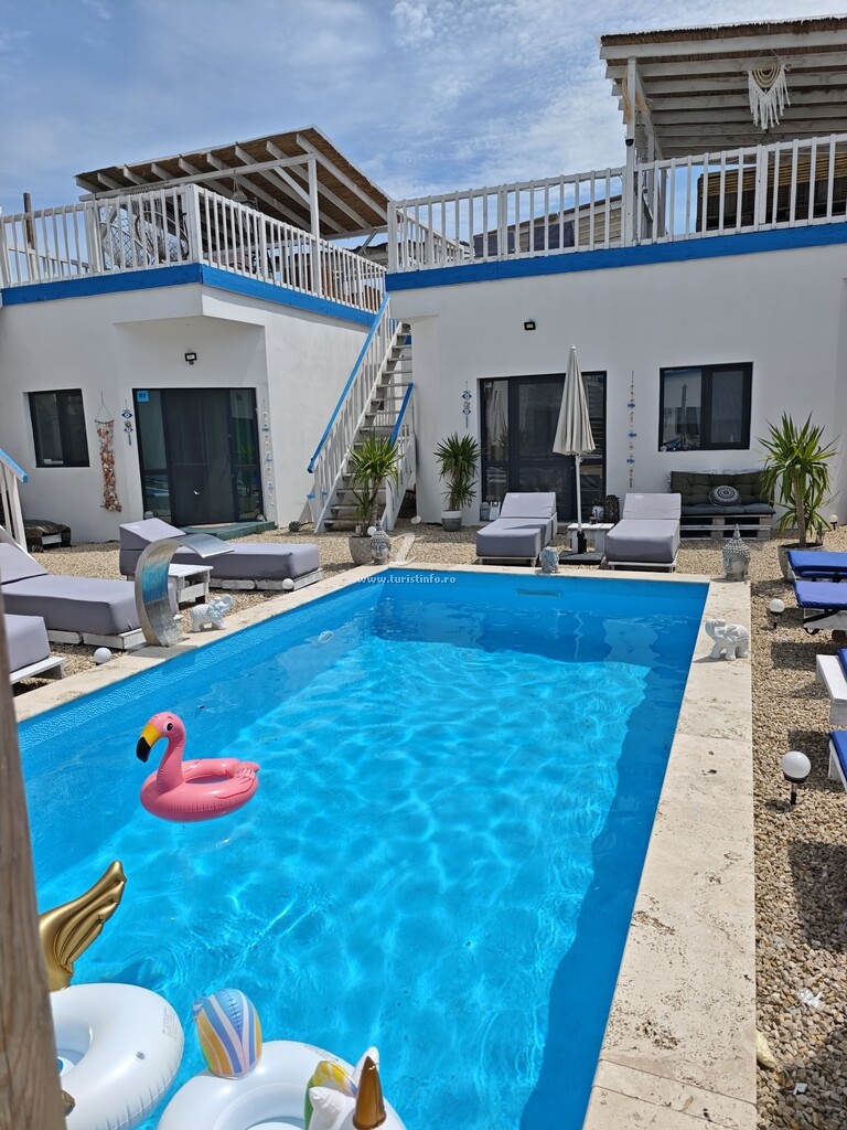 Bungalow-uri White Bungalows