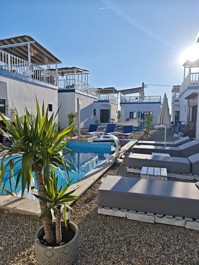 Bungalow-uri White Bungalows
