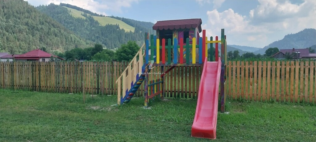 A-frame Emali
