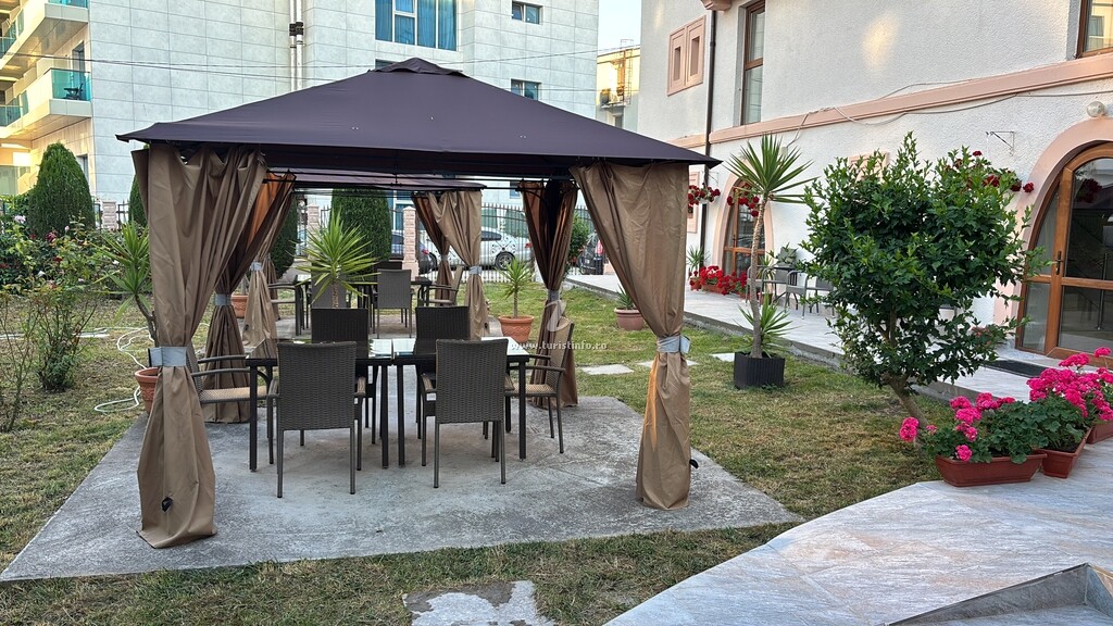 Camere de închiriat Lucmar