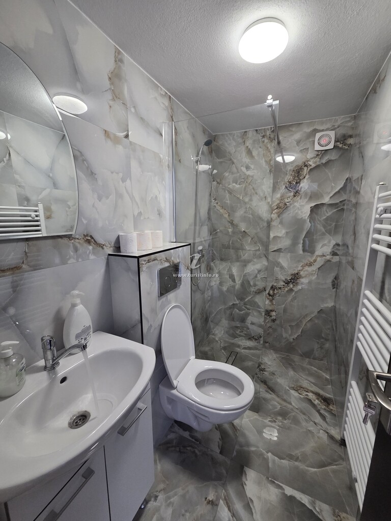 Cabana de lângă Râu