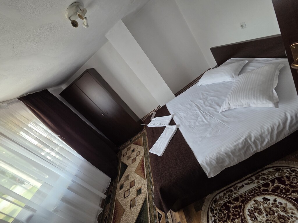Cabana de lângă Râu