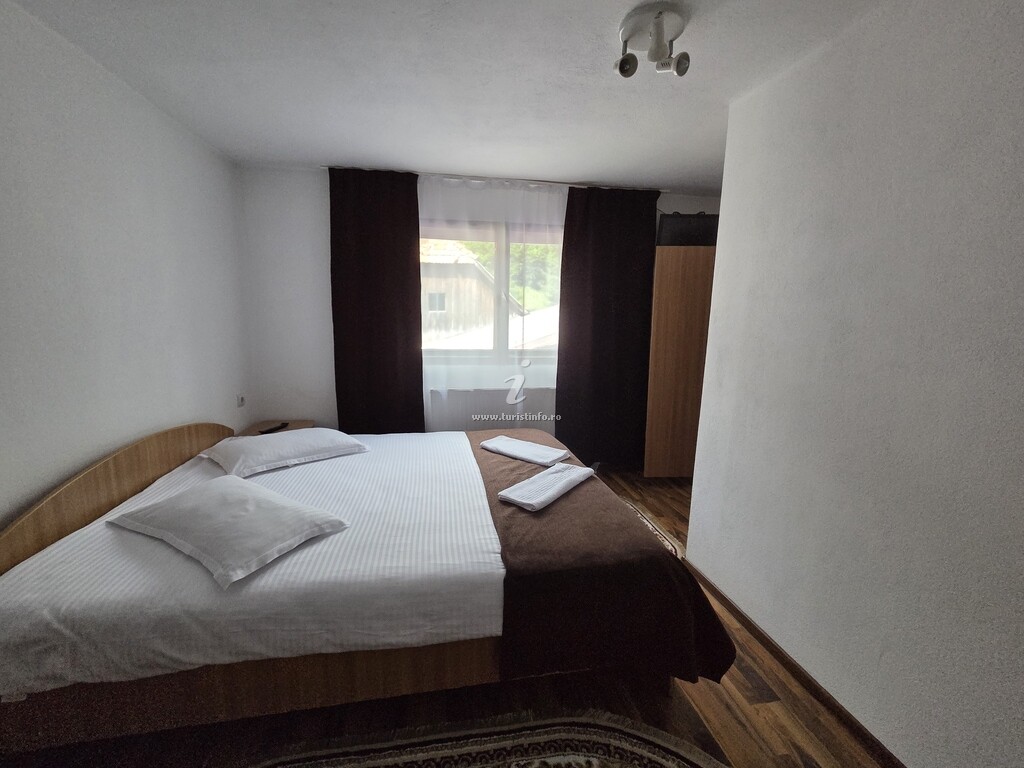 Cabana de lângă Râu