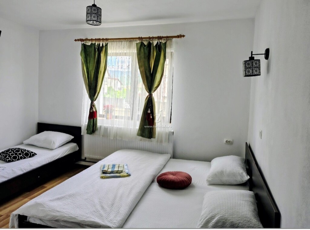 Camere de închiriat Casa Yanis