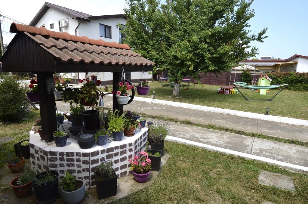 Casa Fântână cu Flori