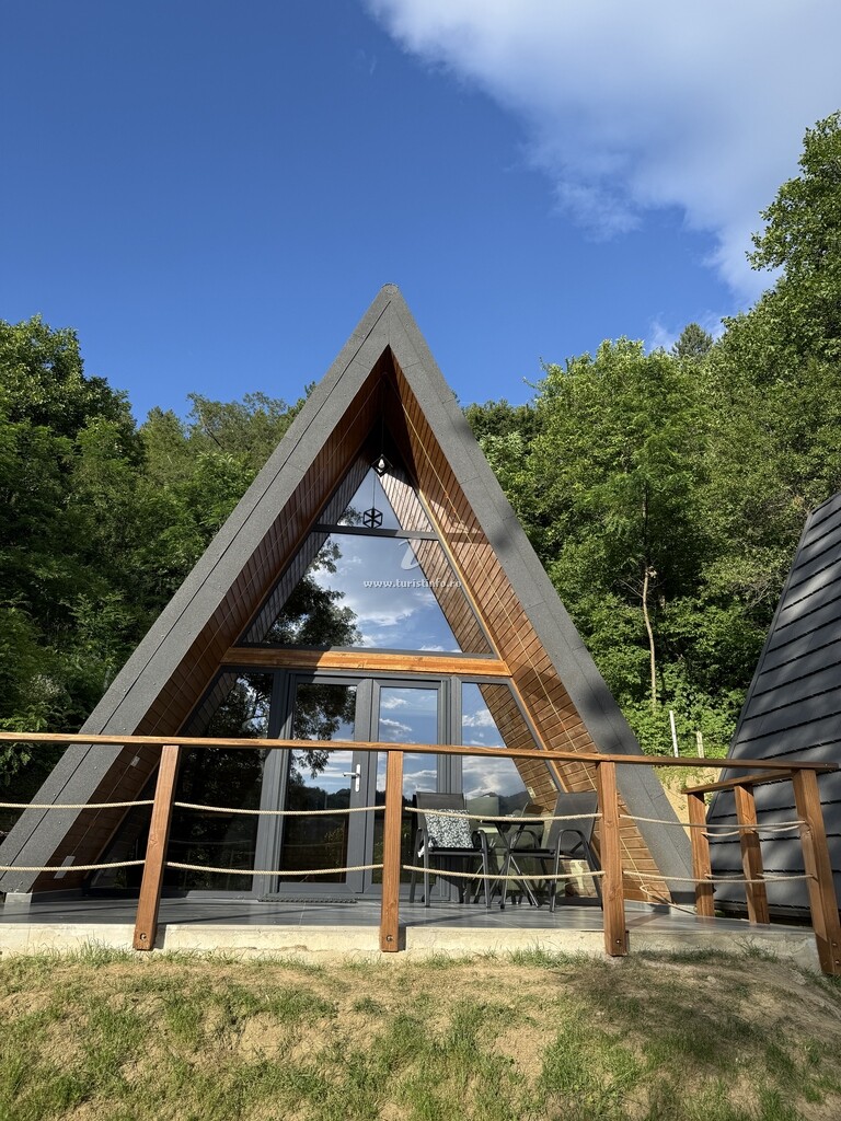 A-frame The Wolf Transfăgărășan