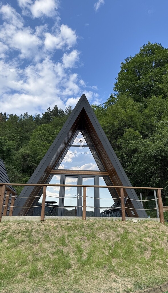 A-frame The Wolf Transfăgărășan