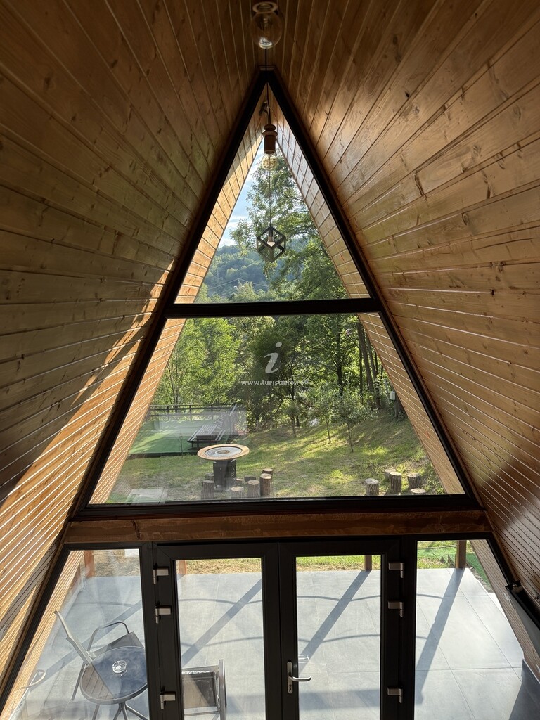 A-frame The Wolf Transfăgărășan