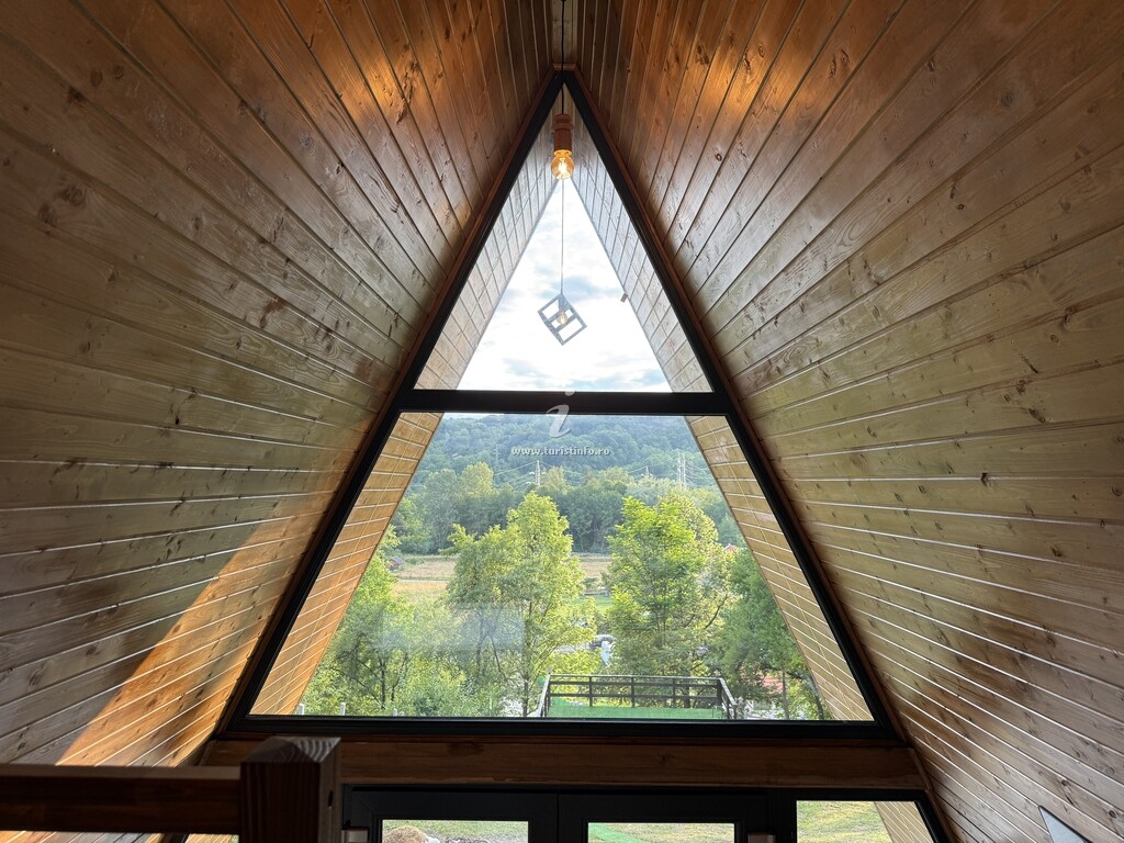 A-frame The Wolf Transfăgărășan