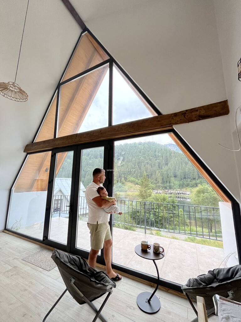 A-frame Oglinda Lacului & Studio Elias